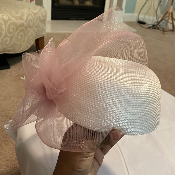 Beautiful pink hat. Perfect for church!! - Picture 4 of 4